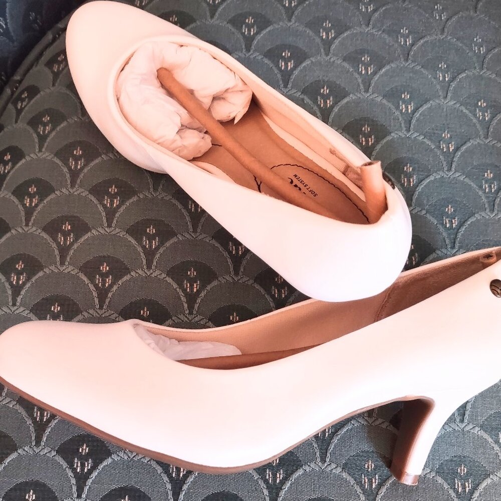 NIB White pumps size 6 1/2. Lifestyle Soft System. New
